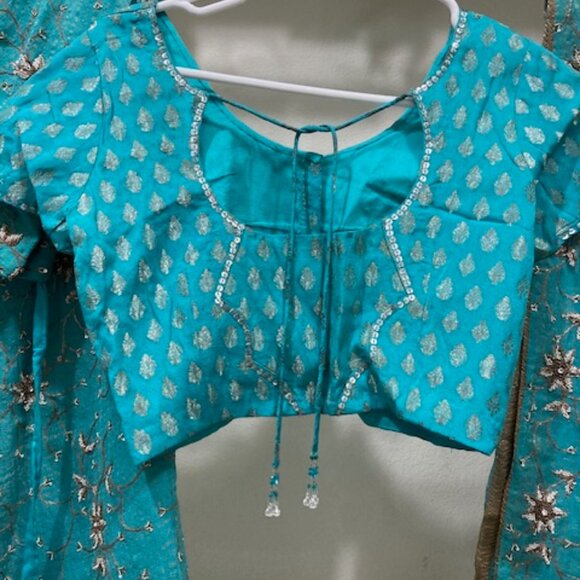 Turquoise chaniya (lehengas) choli with beautiful dupatta - Picture 5 of 5
